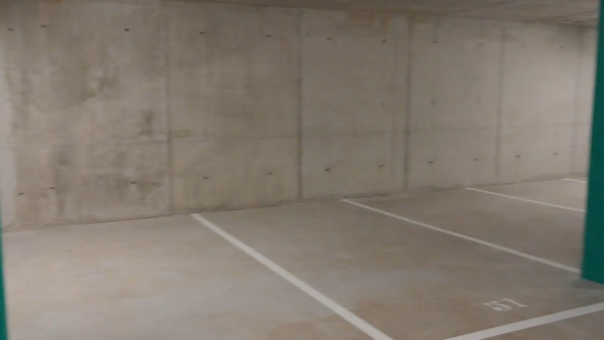 Garaje de alquiler en Calle Orestes Menéndez, 10, La Calzada Parking de Garaje de alquiler en Gijón
