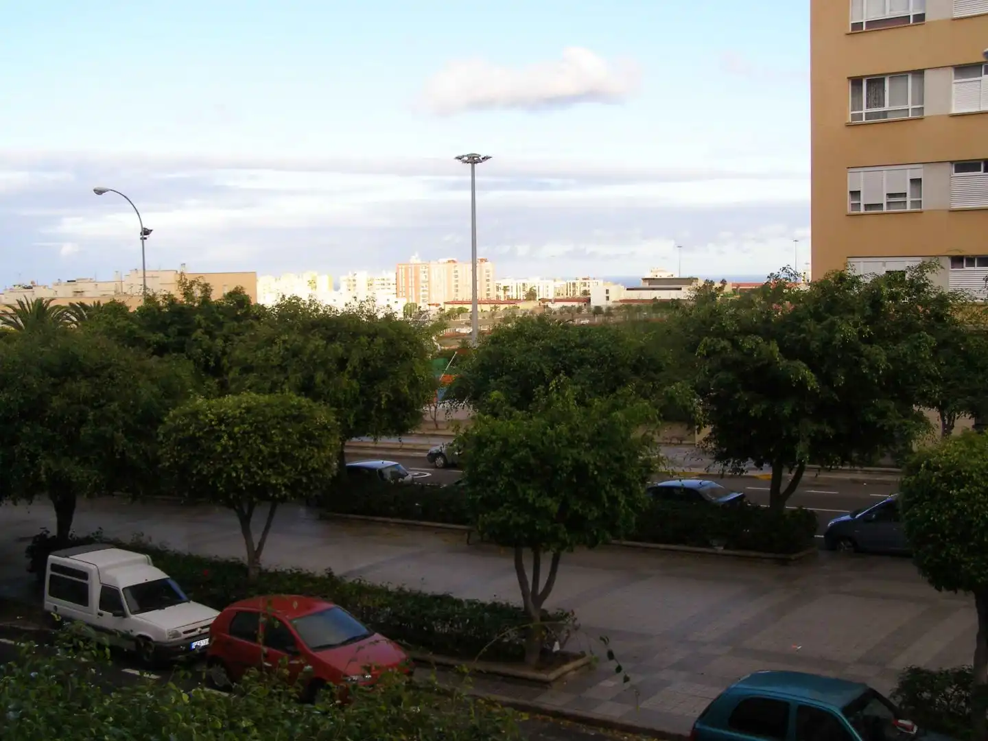 Piso de alquiler en Avenida Pintor Felo Monzón, 28, Las Palmas de Gran Canaria Vista exterior de Piso de alquiler en Las Palmas de Gran Canaria con Piscina y Balcón