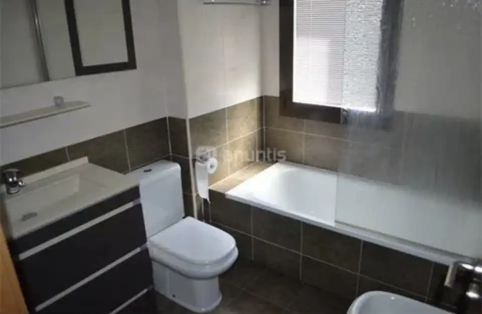 Flat for rent in Calle de Valdemilanos, 2, Las Vegas - El Pozanco - Adelfillas Bathroom of Flat for rent in Colmenar Viejo with Air Conditioner, Terrace and Swimming Pool