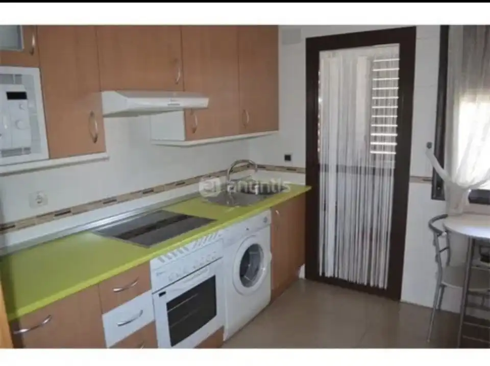 Flat for rent in Calle de Valdemilanos, 2, Las Vegas - El Pozanco - Adelfillas Kitchen of Flat for rent in Colmenar Viejo with Air Conditioner, Terrace and Swimming Pool