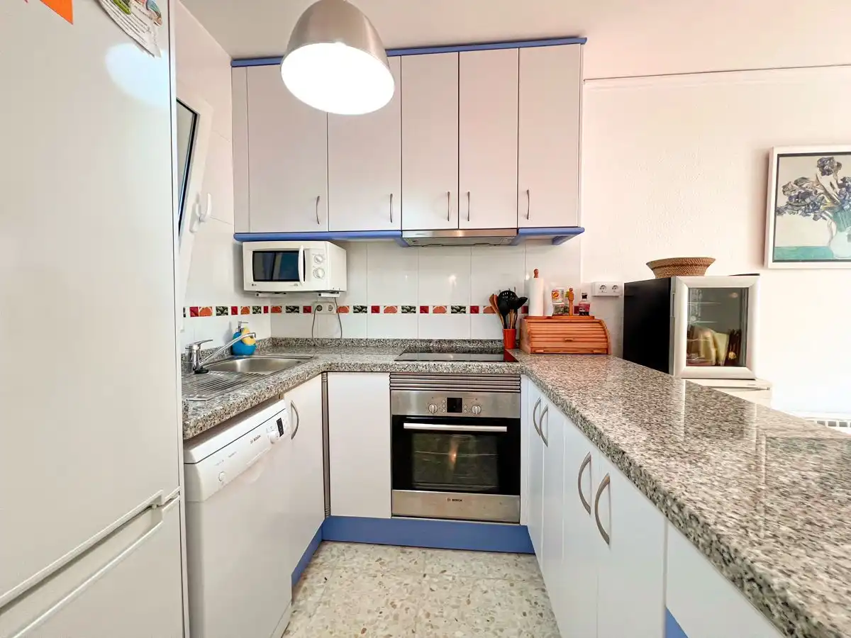 Casa adosada en venta en Carrer Òliba, 22, Dénia Cocina de Casa adosada en venta en Dénia con Aire acondicionado, Terraza y Piscina