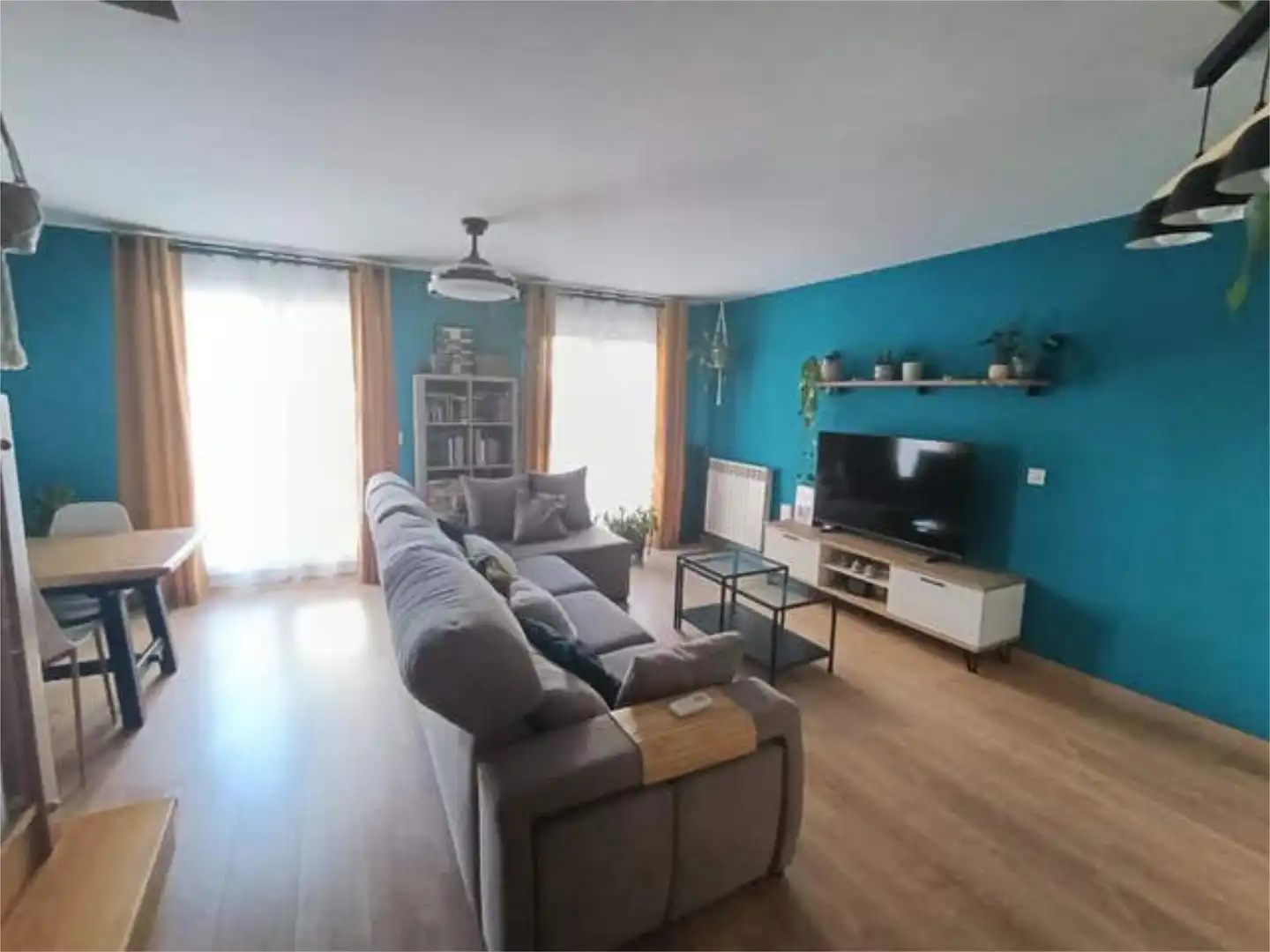 Casa o xalet en venda a Cortes Sala d'estar de Casa o xalet en venda en Cortes amb Calefacció, Jardí privat i Terrassa