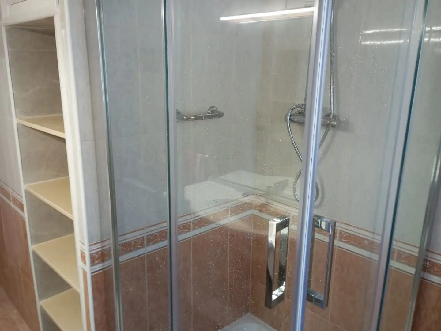 Piso de alquiler en Carretera Candeleda, 36, Arenas de San Pedro Baño de Piso de alquiler en Arenas de San Pedro con Calefacción, Jardín privado y Parquet