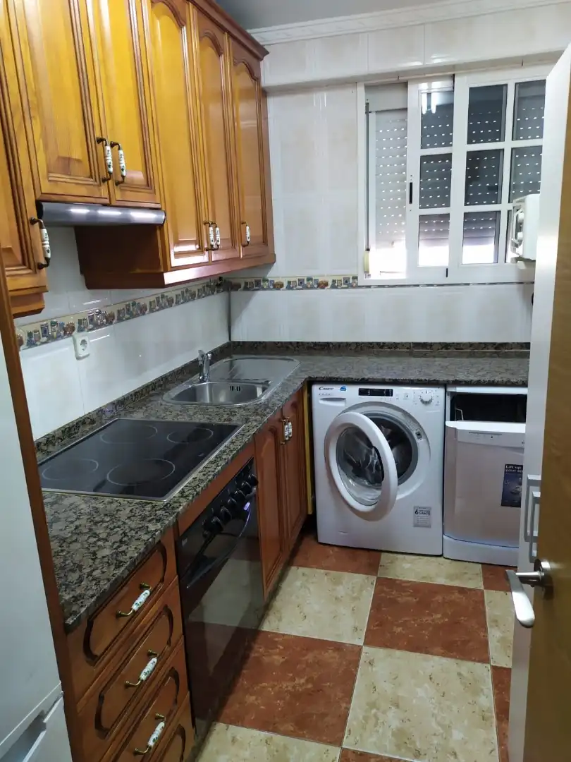 Piso en venta en Calle Ronda de los Viñedos, 6, El Retiro - La Vid Cocina de Piso en venta en Jerez de la Frontera con Amueblado