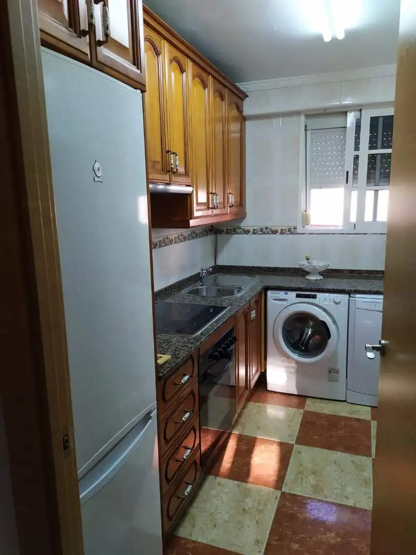 Piso en venta en Calle Ronda de los Viñedos, 6, El Retiro - La Vid Cocina de Piso en venta en Jerez de la Frontera con Amueblado