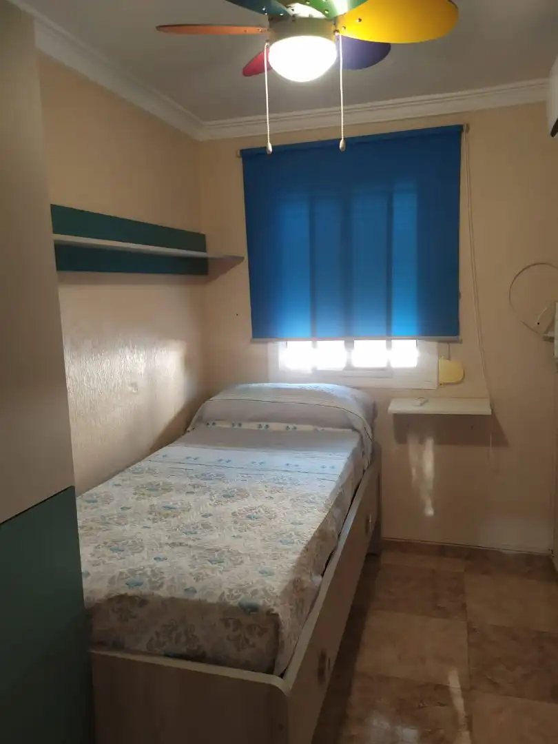 Piso en venta en Calle Ronda de los Viñedos, 6, El Retiro - La Vid Habitación de Piso en venta en Jerez de la Frontera con Amueblado