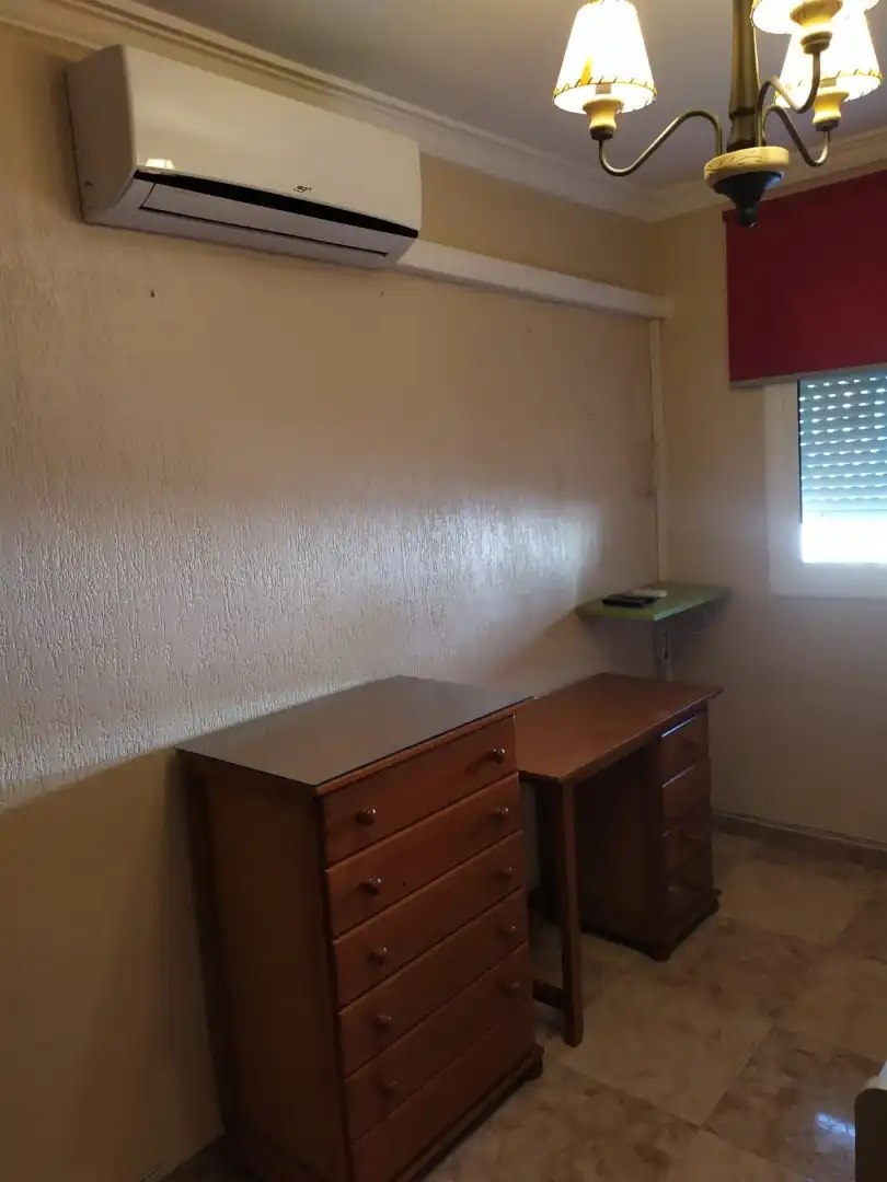 Piso en venta en Calle Ronda de los Viñedos, 6, El Retiro - La Vid Habitación de Piso en venta en Jerez de la Frontera con Amueblado