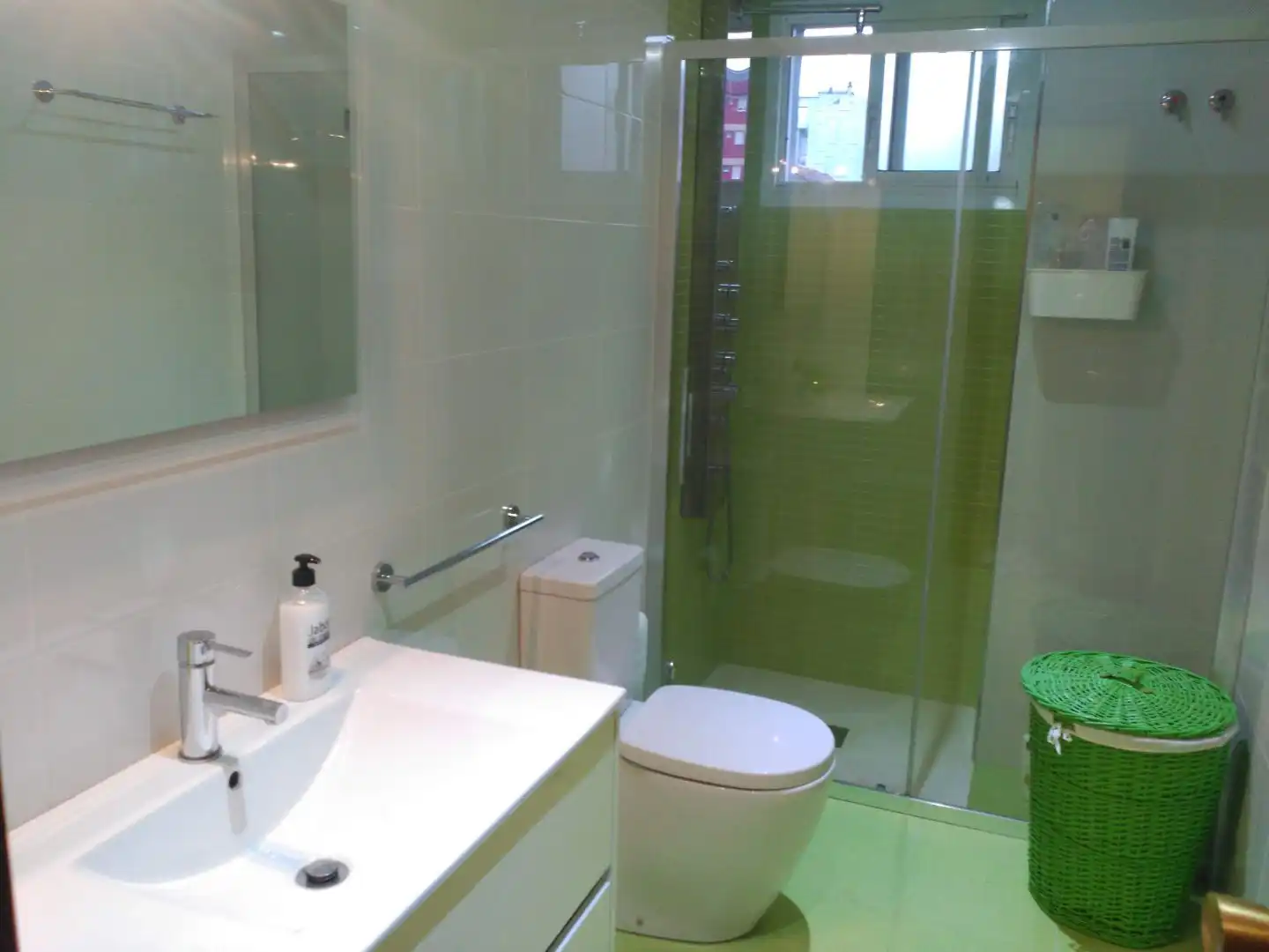 Room in Rúa de Alexandre Bóveda, 8, As Travesas - Balaídos Bathroom of Flat for share in Vigo with Heating, Parquet flooring and Furnished