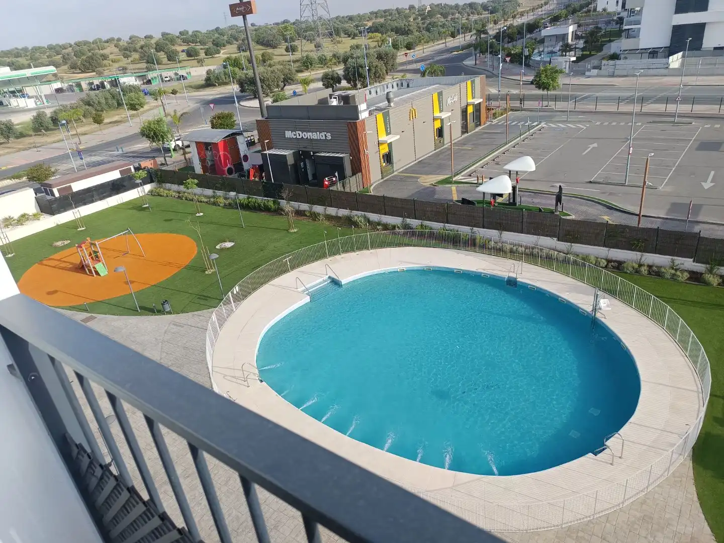 Piso en venta en Avenida de las Universidades, 8, Dos Hermanas Piscina de Piso en venta en Dos Hermanas con Aire acondicionado, Terraza y Piscina