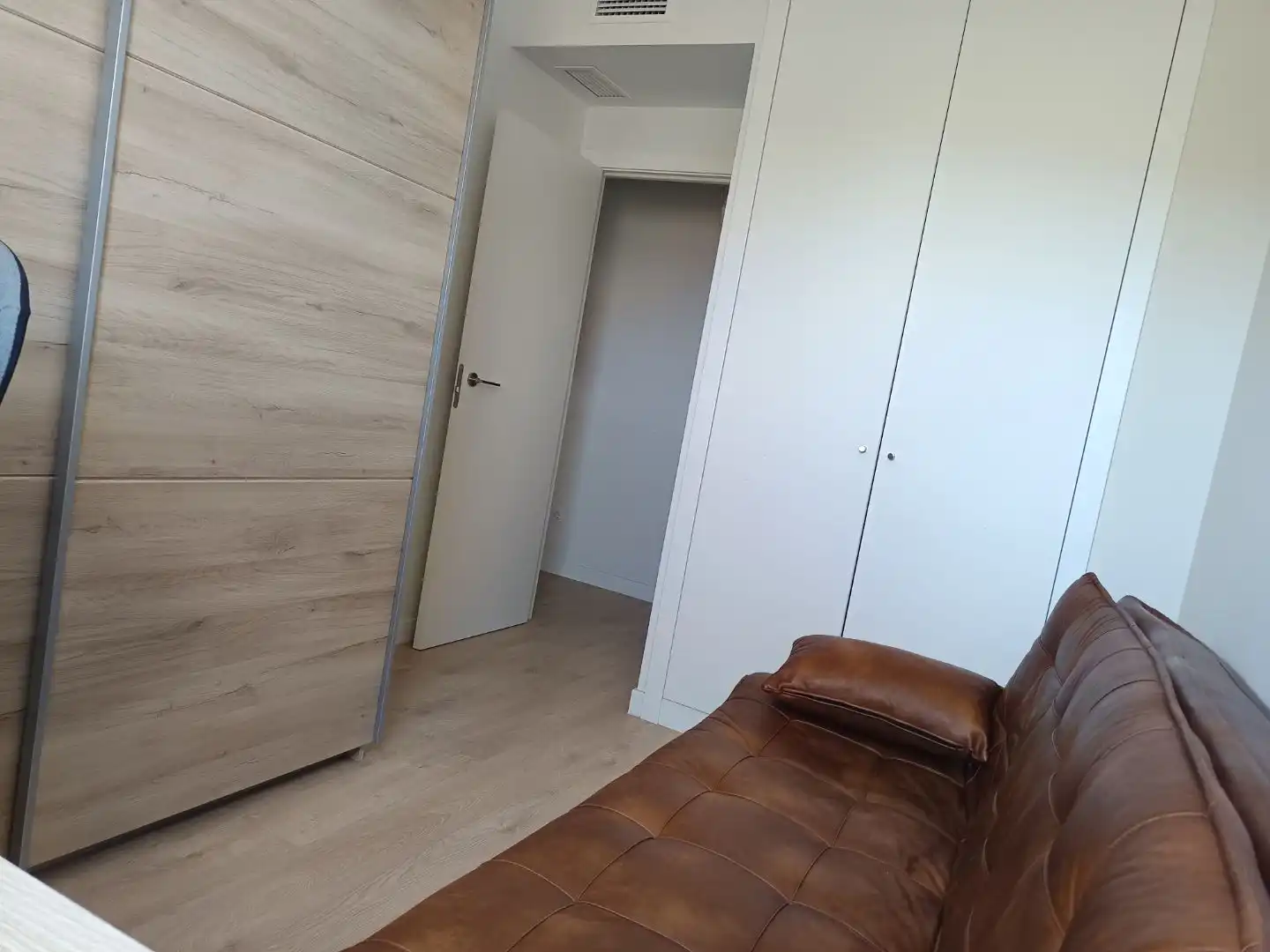 Piso en venta en Avenida de las Universidades, 8, Dos Hermanas Habitación de Piso en venta en Dos Hermanas con Aire acondicionado, Terraza y Piscina