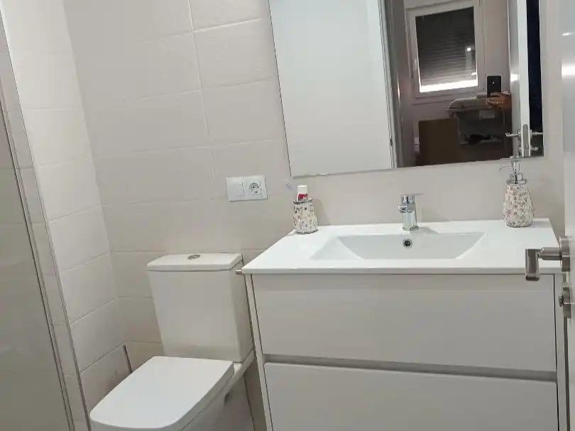 Piso en venta en Avenida de las Universidades, 8, Dos Hermanas Baño de Piso en venta en Dos Hermanas con Aire acondicionado, Terraza y Piscina