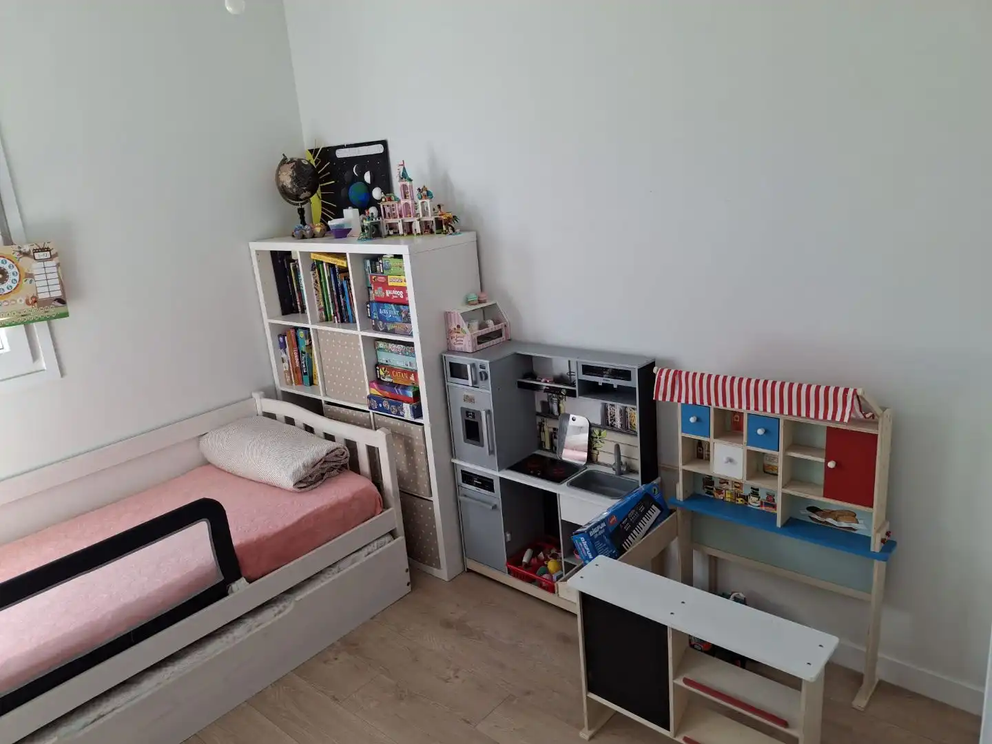 Piso en venta en Avenida de las Universidades, 8, Dos Hermanas Habitación de Piso en venta en Dos Hermanas con Aire acondicionado, Terraza y Piscina