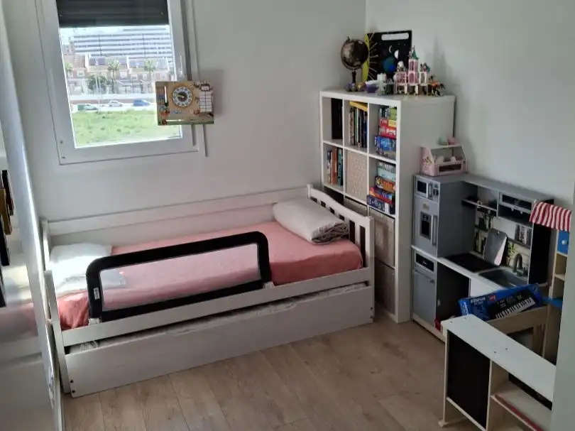 Piso en venta en Avenida de las Universidades, 8, Dos Hermanas Habitación de Piso en venta en Dos Hermanas con Aire acondicionado, Terraza y Piscina