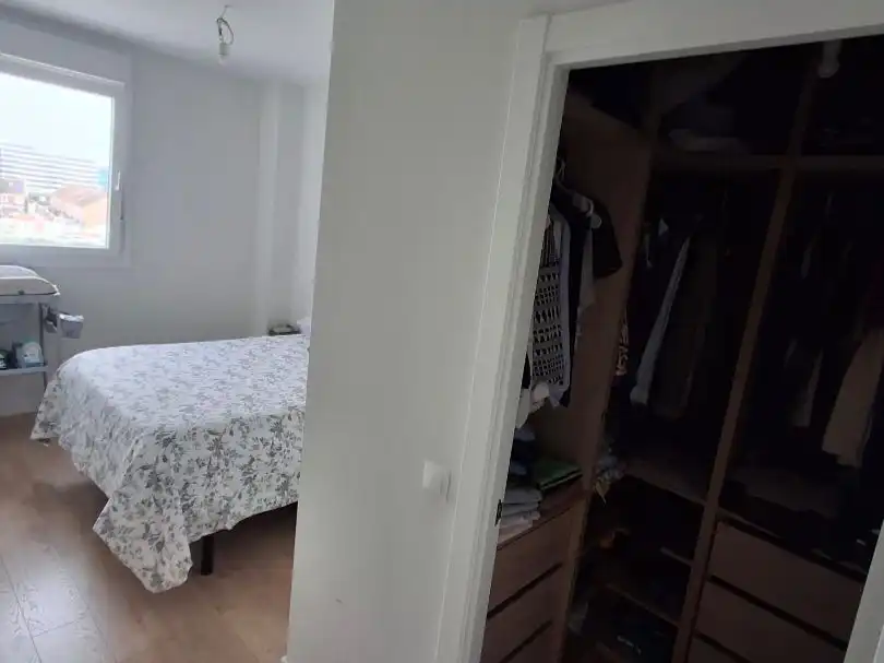 Piso en venta en Avenida de las Universidades, 8, Dos Hermanas Habitación de Piso en venta en Dos Hermanas con Aire acondicionado, Terraza y Piscina