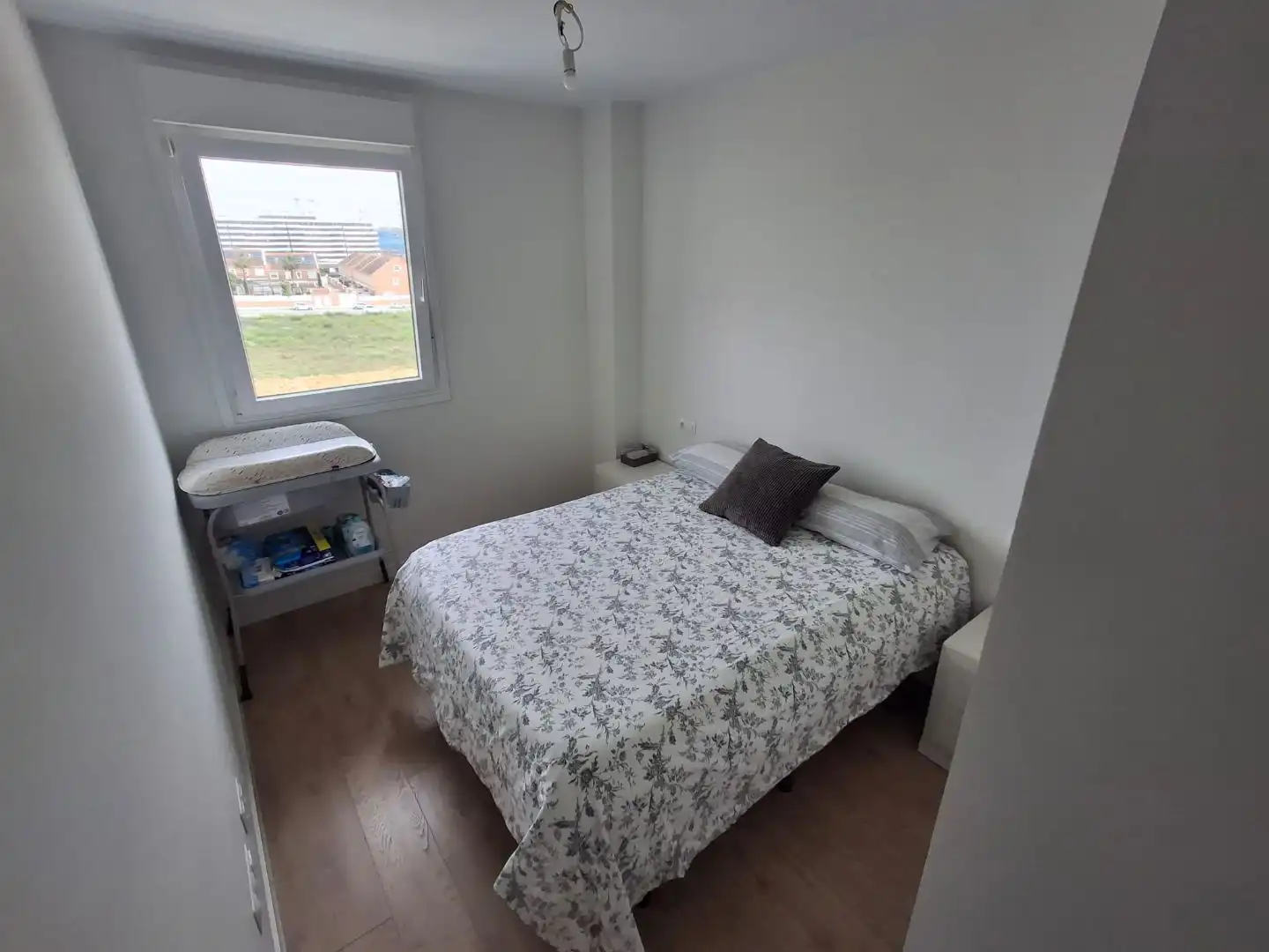 Piso en venta en Avenida de las Universidades, 8, Dos Hermanas Habitación de Piso en venta en Dos Hermanas con Aire acondicionado, Terraza y Piscina