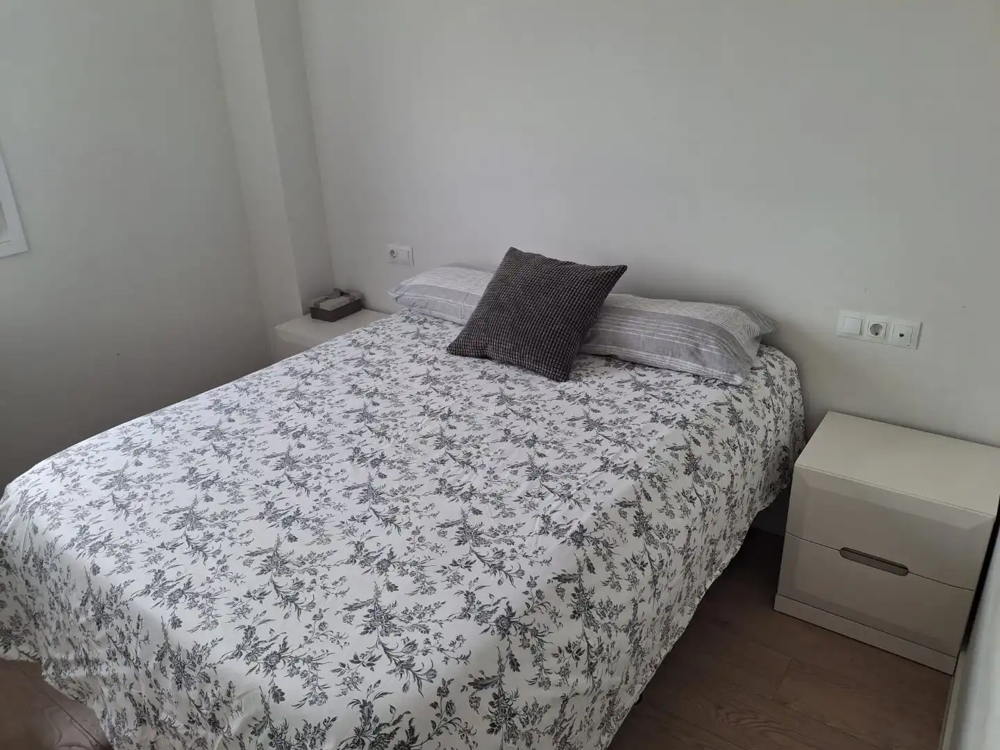 Piso en venta en Avenida de las Universidades, 8, Dos Hermanas Habitación de Piso en venta en Dos Hermanas con Aire acondicionado, Terraza y Piscina