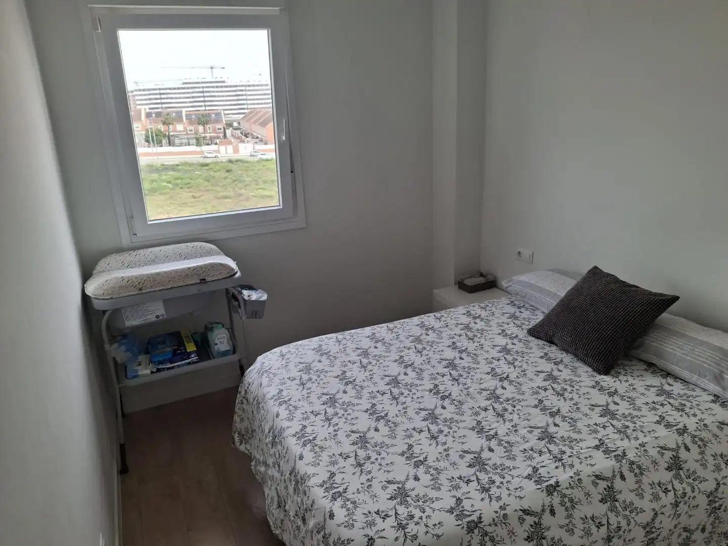 Piso en venta en Avenida de las Universidades, 8, Dos Hermanas Habitación de Piso en venta en Dos Hermanas con Aire acondicionado, Terraza y Piscina