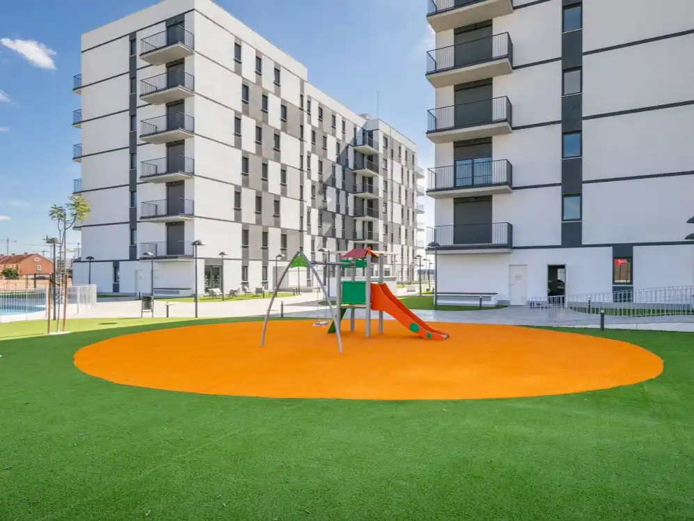 Piso en venta en Avenida de las Universidades, 8, Dos Hermanas Vista exterior de Piso en venta en Dos Hermanas con Aire acondicionado, Terraza y Piscina