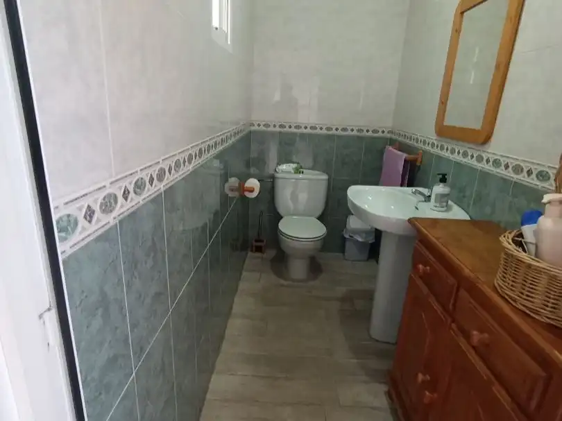 Casa adosada en venda a Calle Infanta Margarita, 3, Puente Tablas - Puente Nuevo - Cerro Molina Bany de Casa adosada en venda en Jaén amb Aire condicionat, Calefacció i Terrassa