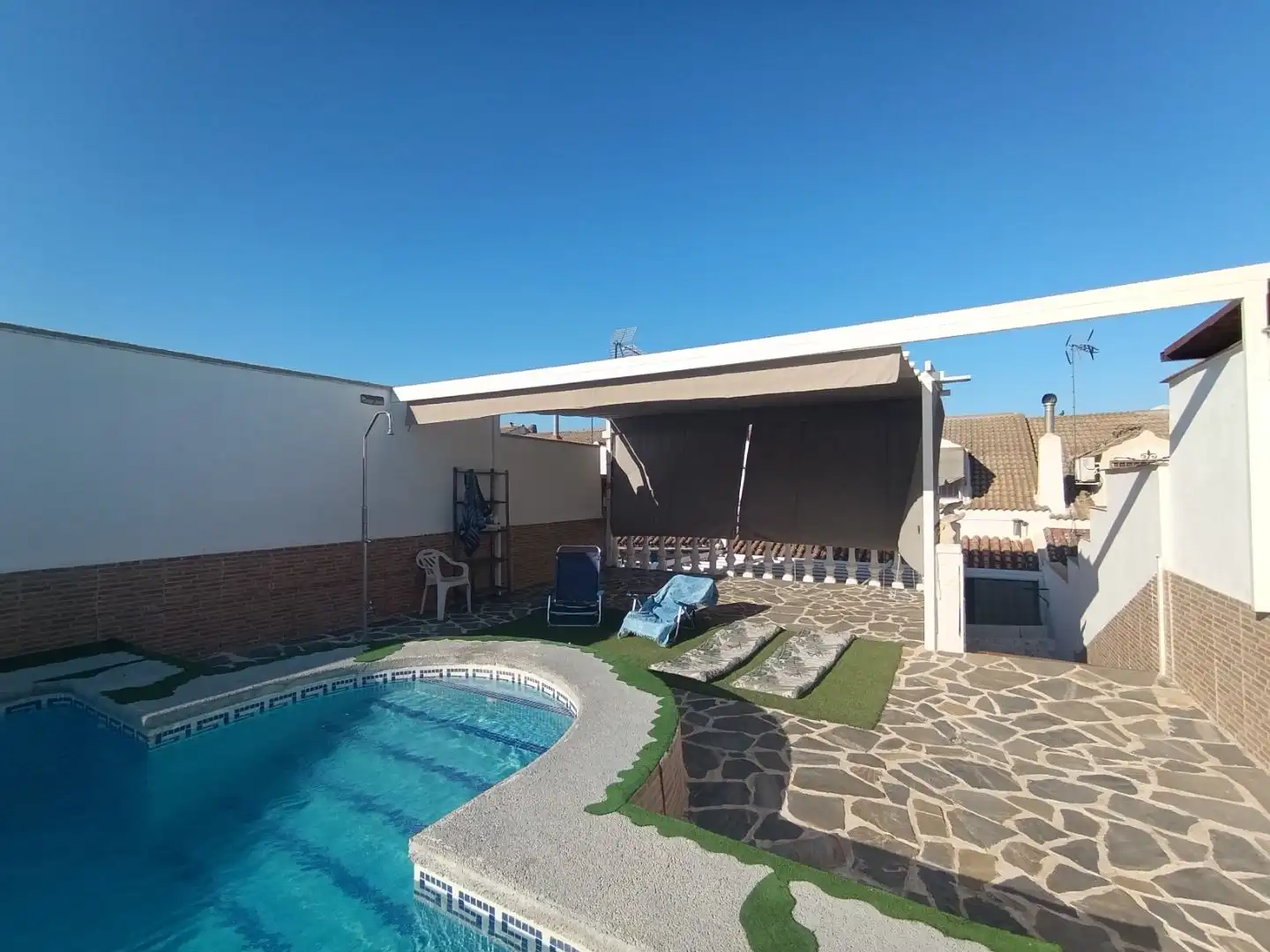 Casa adosada en venda a Calle Infanta Margarita, 3, Puente Tablas - Puente Nuevo - Cerro Molina Piscina de Casa adosada en venda en Jaén amb Aire condicionat, Calefacció i Terrassa
