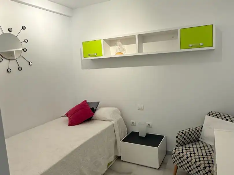 Dormitori de Casa o xalet de lloguer en Dos Hermanas amb Aire condicionat, Terrassa i Traster