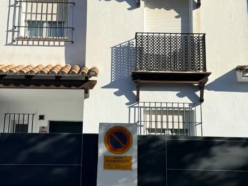 Vista exterior de Casa o xalet de lloguer en Dos Hermanas amb Aire condicionat, Terrassa i Traster