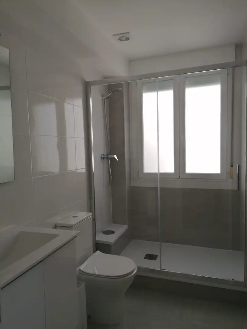 Flat for rent in Rúa Couto Piñeiro, 18, Casablanca - Calvario Bathroom of Flat for rent in Vigo with Heating and Furnished
