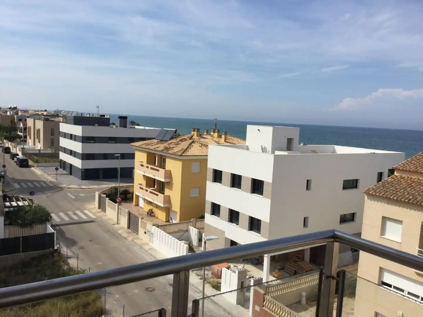 Wohnungen zum Verkauf in Carrer D'argelers, 20, Oliva Außenansicht von Wohnungen zum Verkauf in Oliva mit Klimaanlage und Terrasse