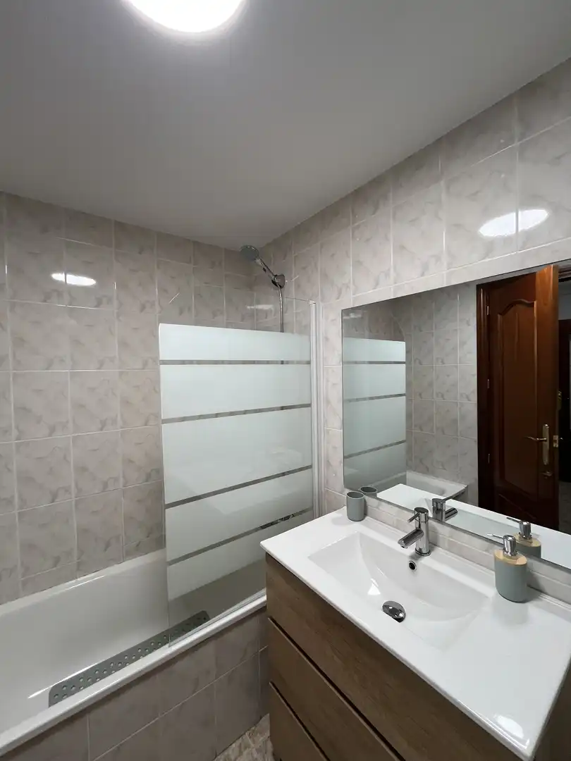 Zimmer in Avenida Francisco Aguirre, 196, El Pilar - La Estación Badezimmer von Wohnung zur untervermieten in Talavera de la Reina mit Heizung, Möbliert und Balkon