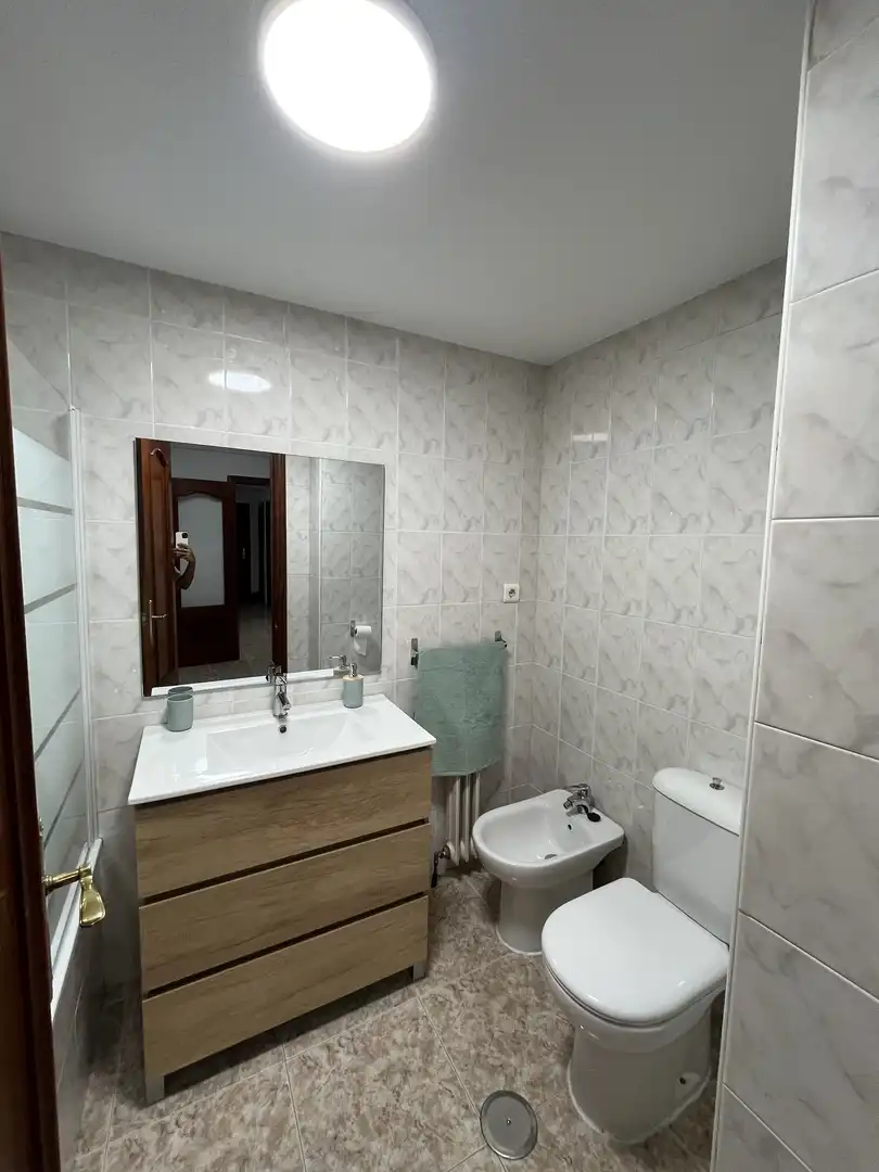 Zimmer in Avenida Francisco Aguirre, 196, El Pilar - La Estación Badezimmer von Wohnung zur untervermieten in Talavera de la Reina mit Heizung, Möbliert und Balkon