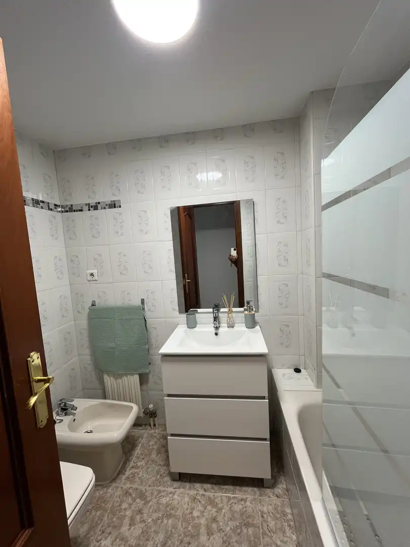 Zimmer in Avenida Francisco Aguirre, 196, El Pilar - La Estación Badezimmer von Wohnung zur untervermieten in Talavera de la Reina mit Heizung, Möbliert und Balkon