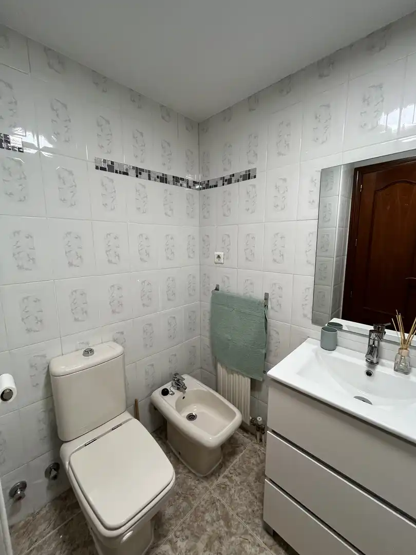 Zimmer in Avenida Francisco Aguirre, 196, El Pilar - La Estación Badezimmer von Wohnung zur untervermieten in Talavera de la Reina mit Heizung, Möbliert und Balkon