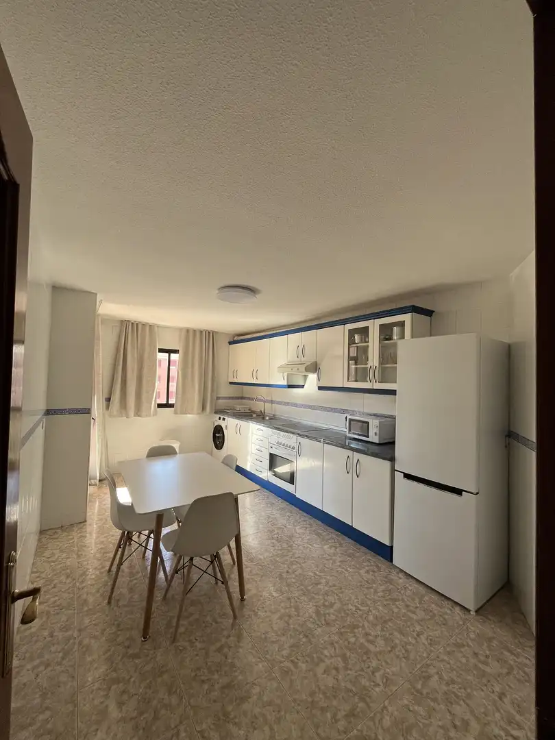 Zimmer in Avenida Francisco Aguirre, 196, El Pilar - La Estación Küche von Wohnung zur untervermieten in Talavera de la Reina mit Heizung, Möbliert und Balkon
