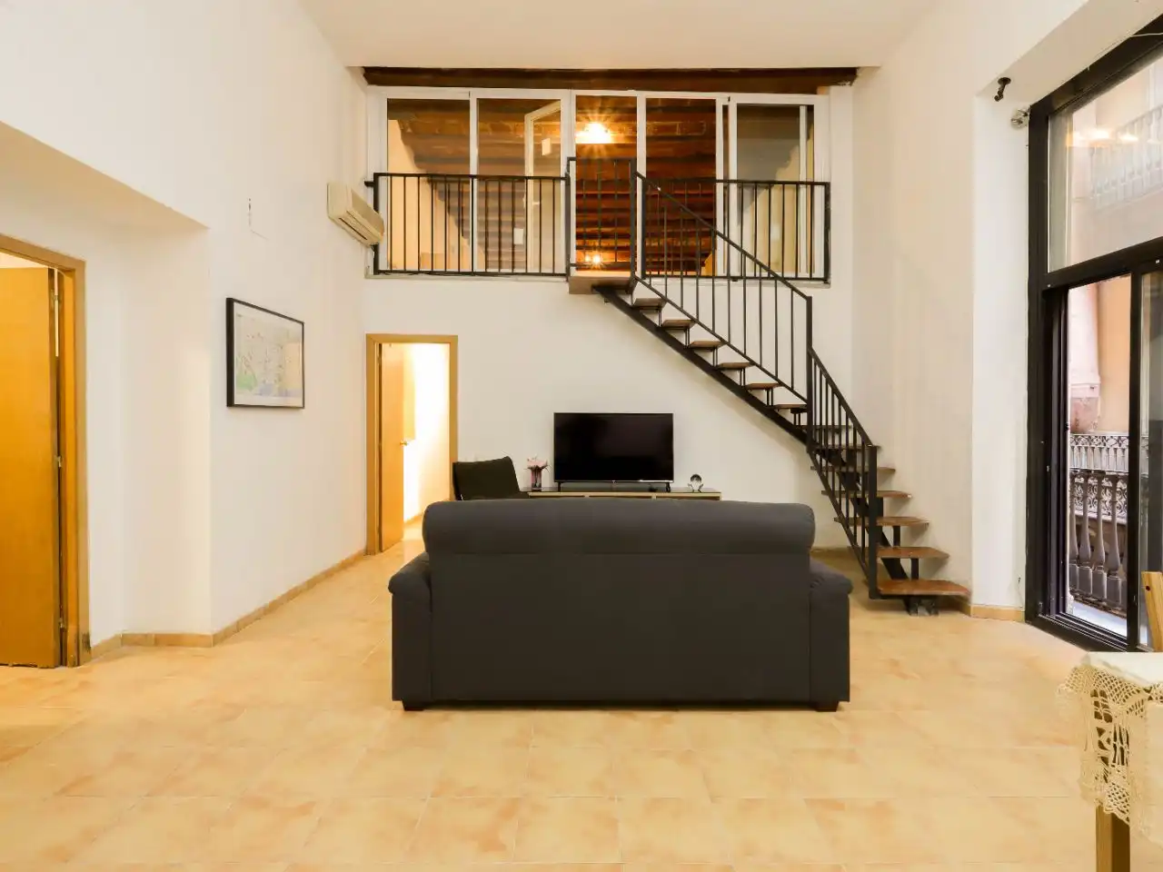 Flat for rent in Carrer Nou de Sant Francesc, 2, Barcelona Capital Living room of Flat for rent in Barcelona Capital with Air Conditioner and Balcony