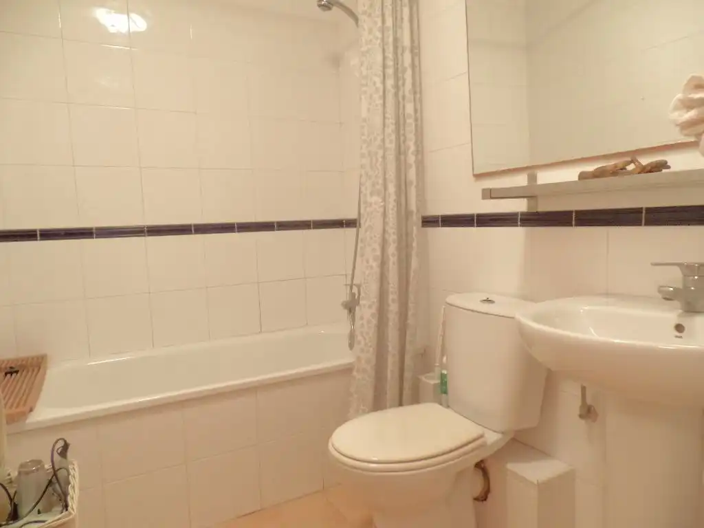 Flat for rent in Carrer Nou de Sant Francesc, 2, Barcelona Capital Bathroom of Flat for rent in Barcelona Capital with Air Conditioner and Balcony