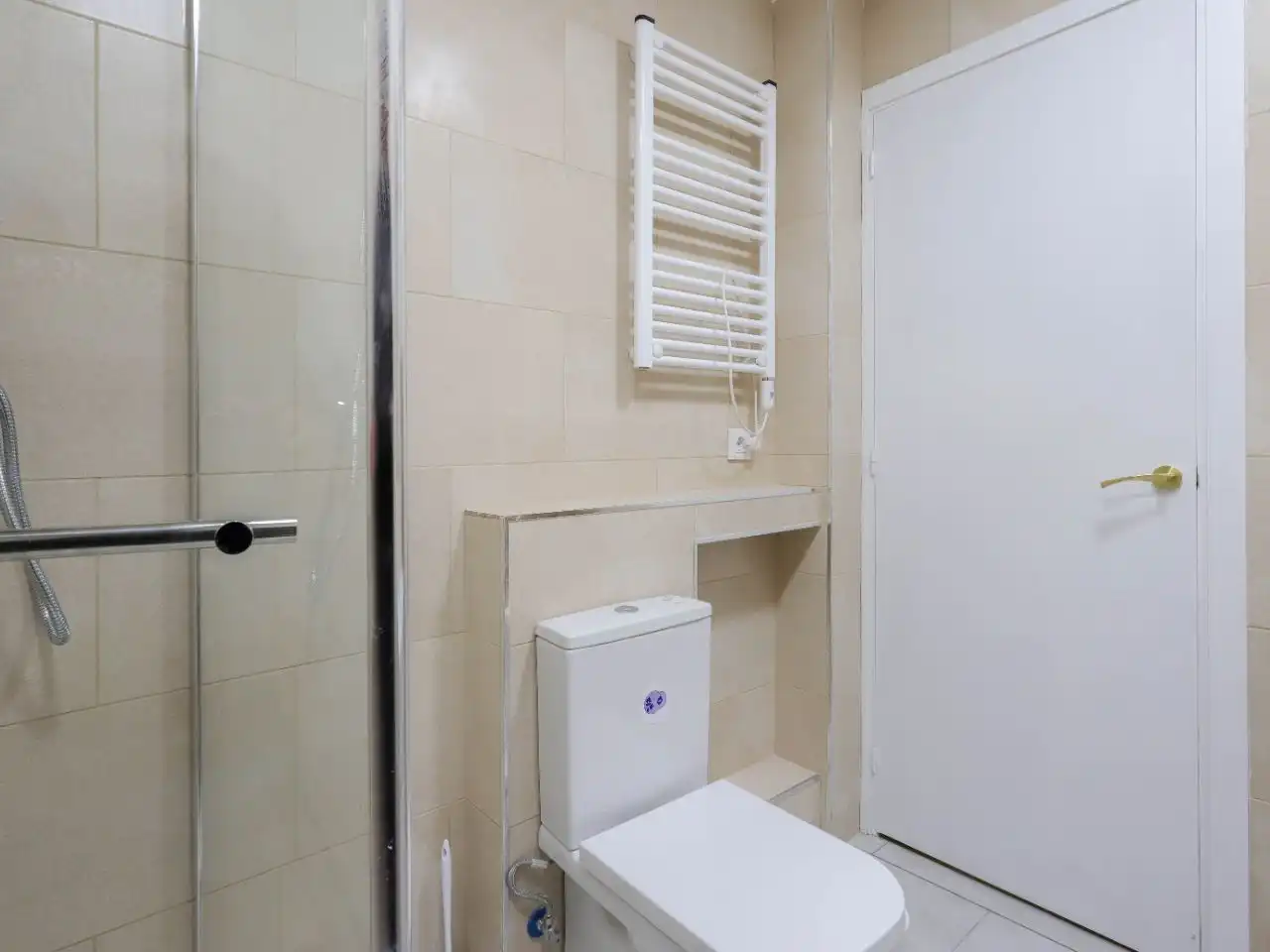 Flat for rent in Carrer Nou de Sant Francesc, 2, Barcelona Capital Bathroom of Flat for rent in Barcelona Capital with Air Conditioner and Balcony
