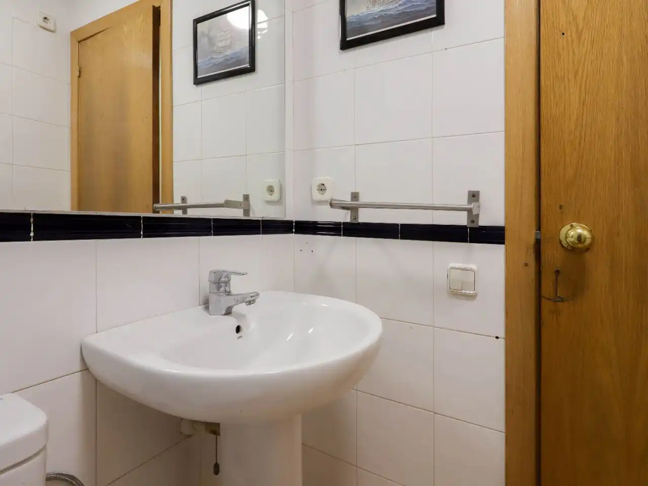 Flat for rent in Carrer Nou de Sant Francesc, 2, Barcelona Capital Bathroom of Flat for rent in Barcelona Capital with Air Conditioner and Balcony