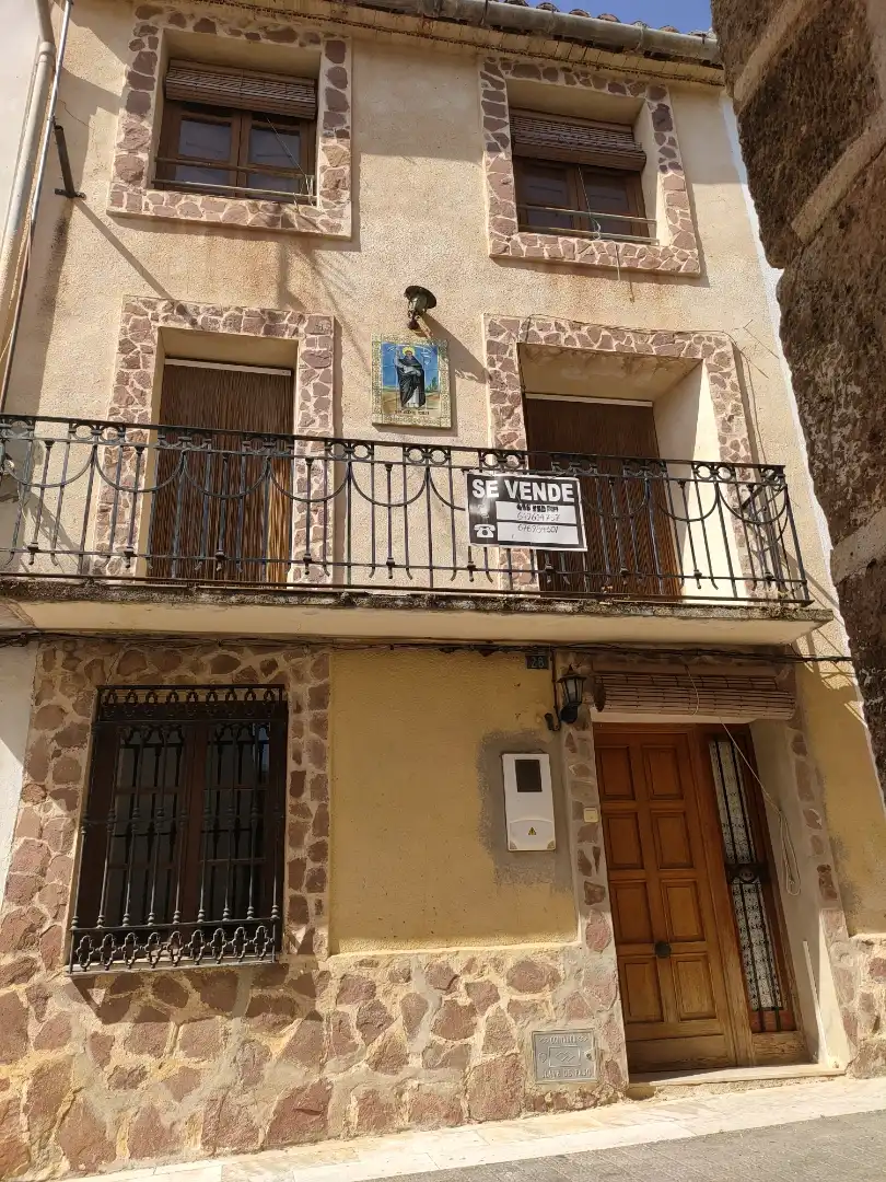 Pis en venda a Calle Mayor, 31, Andilla Vista exterior de Pis en venda en Andilla amb Terrassa i Balcó