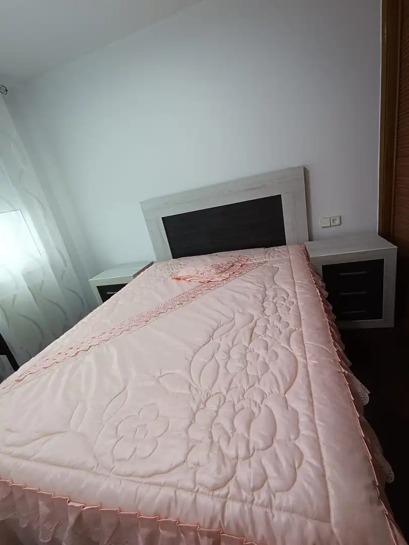 Pis de lloguer a Calle General Salcedo Molinuevo, Los Castros - Castrillón Dormitori de Pis de lloguer en A Coruña Capital amb Calefacció, Parquet i Traster