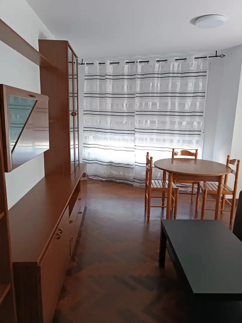 Pis de lloguer a Calle General Salcedo Molinuevo, Los Castros - Castrillón Menjador de Pis de lloguer en A Coruña Capital amb Calefacció, Parquet i Traster