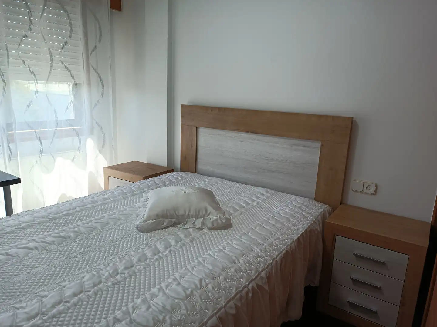 Pis de lloguer a Calle General Salcedo Molinuevo, Los Castros - Castrillón Dormitori de Pis de lloguer en A Coruña Capital amb Calefacció, Parquet i Traster