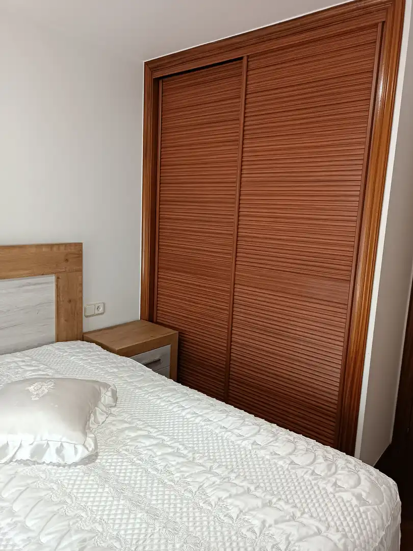 Pis de lloguer a Calle General Salcedo Molinuevo, Los Castros - Castrillón Dormitori de Pis de lloguer en A Coruña Capital amb Calefacció, Parquet i Traster