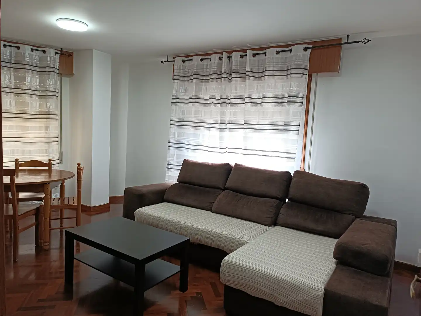 Pis de lloguer a Calle General Salcedo Molinuevo, Los Castros - Castrillón Sala d'estar de Pis de lloguer en A Coruña Capital amb Calefacció, Parquet i Traster
