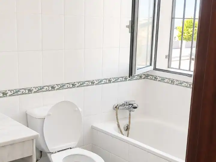 Casa adosada en venda a Calle Vespasiano, 3, Coria del Río Bany de Casa adosada en venda en Coria del Río amb Aire condicionat, Terrassa i Balcó