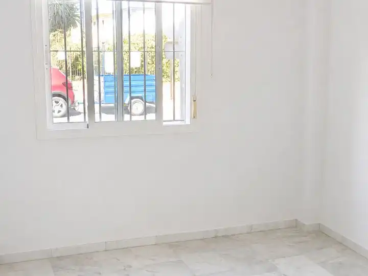 Casa adosada en venda a Calle Vespasiano, 3, Coria del Río Dormitori de Casa adosada en venda en Coria del Río amb Aire condicionat, Terrassa i Balcó