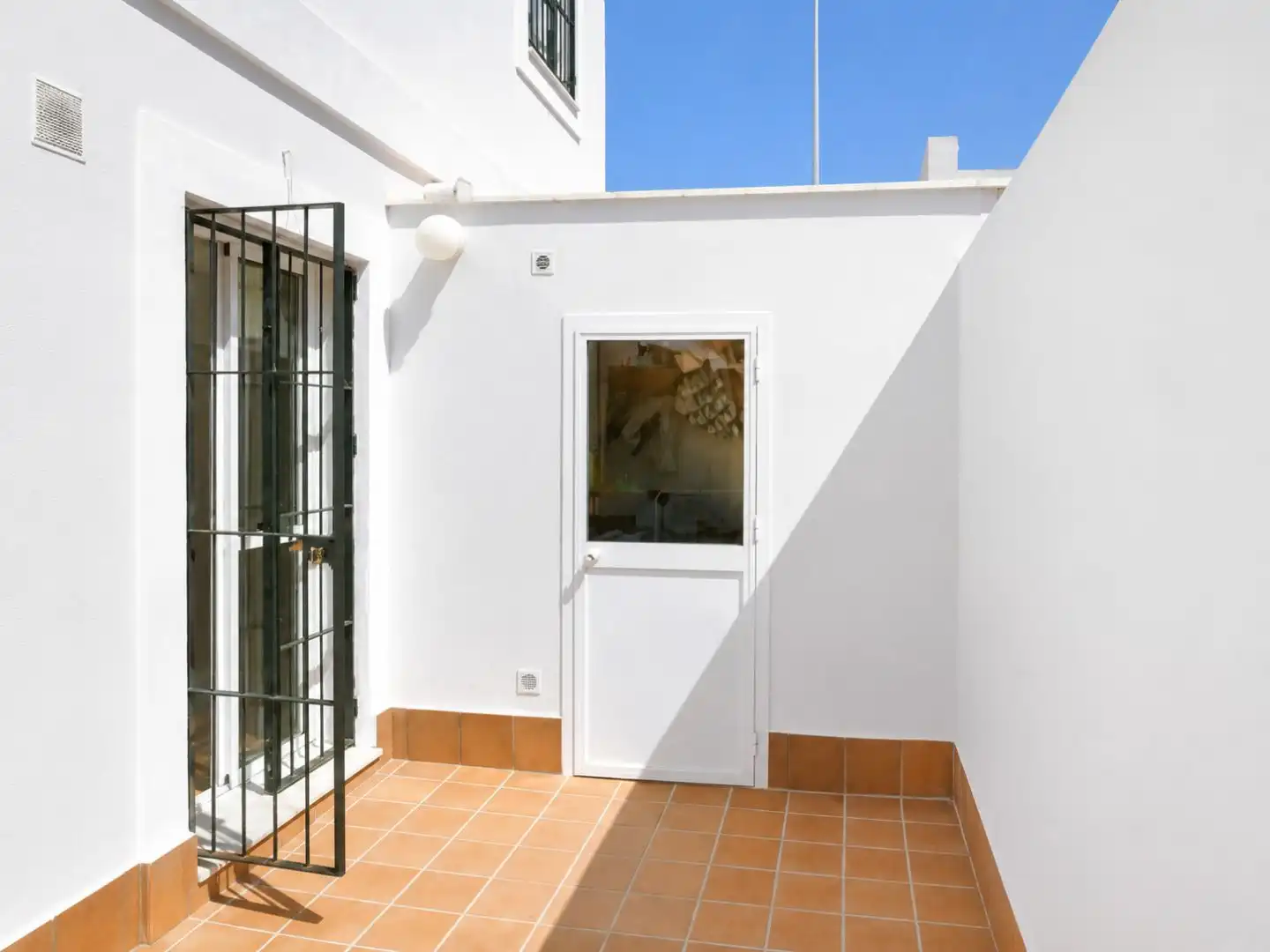 Casa adosada en venda a Calle Vespasiano, 3, Coria del Río Terrassa de Casa adosada en venda en Coria del Río amb Aire condicionat, Terrassa i Balcó