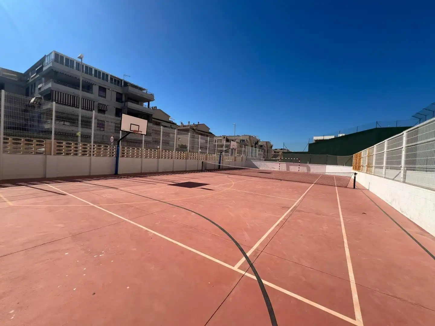 Wohnungen zur Miete in Passeig Maritim 9 D'octubre, 1, Canet d'En Berenguer Parkplatz von Wohnungen zur Miete in Canet d'En Berenguer mit Terrasse und Schwimmbad
