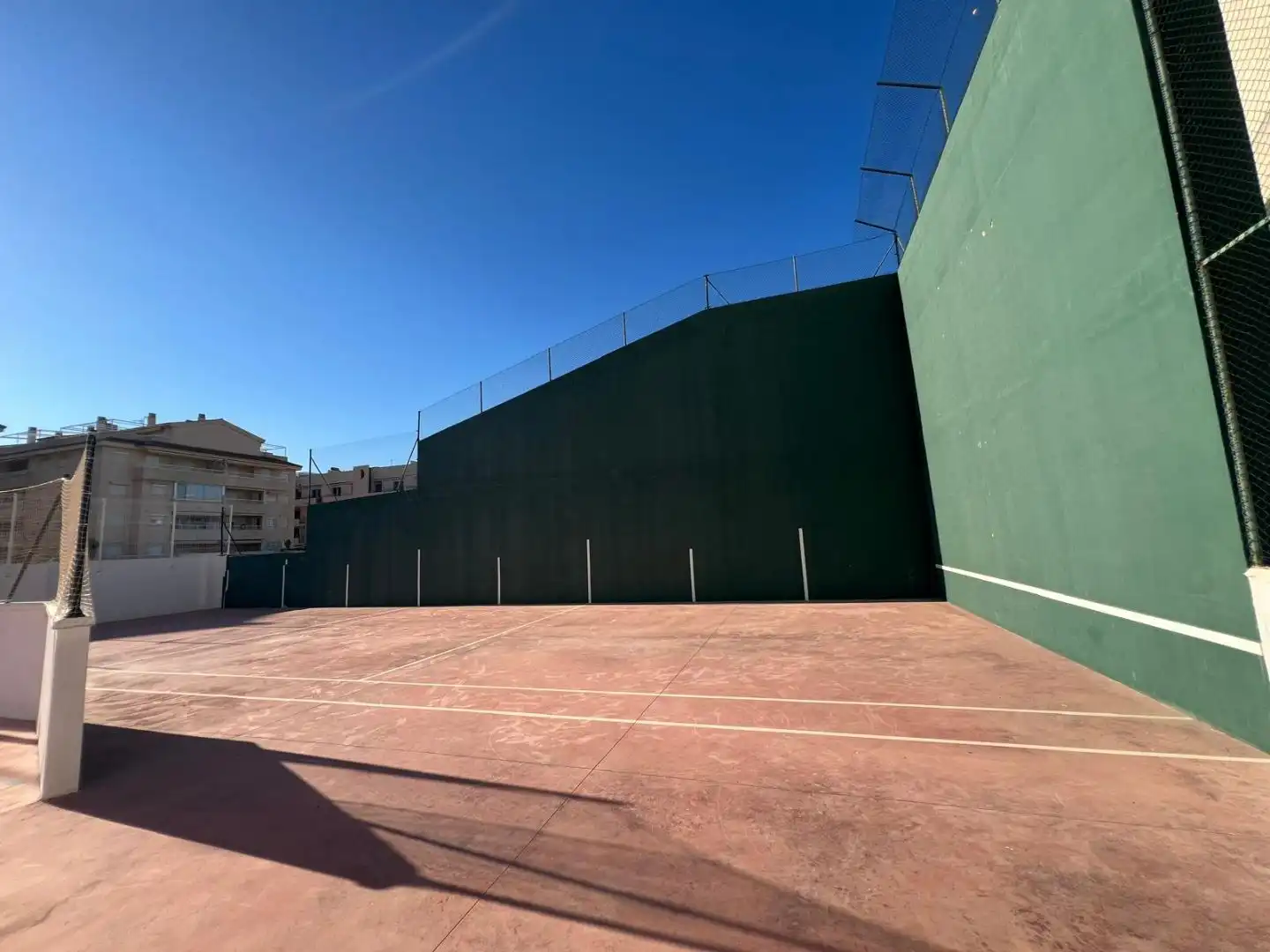 Wohnungen zur Miete in Passeig Maritim 9 D'octubre, 1, Canet d'En Berenguer Parkplatz von Wohnungen zur Miete in Canet d'En Berenguer mit Terrasse und Schwimmbad