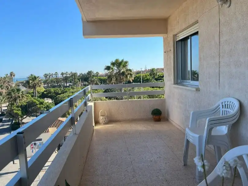 Wohnungen zur Miete in Passeig Maritim 9 D'octubre, 1, Canet d'En Berenguer Terrasse von Wohnungen zur Miete in Canet d'En Berenguer mit Terrasse und Schwimmbad