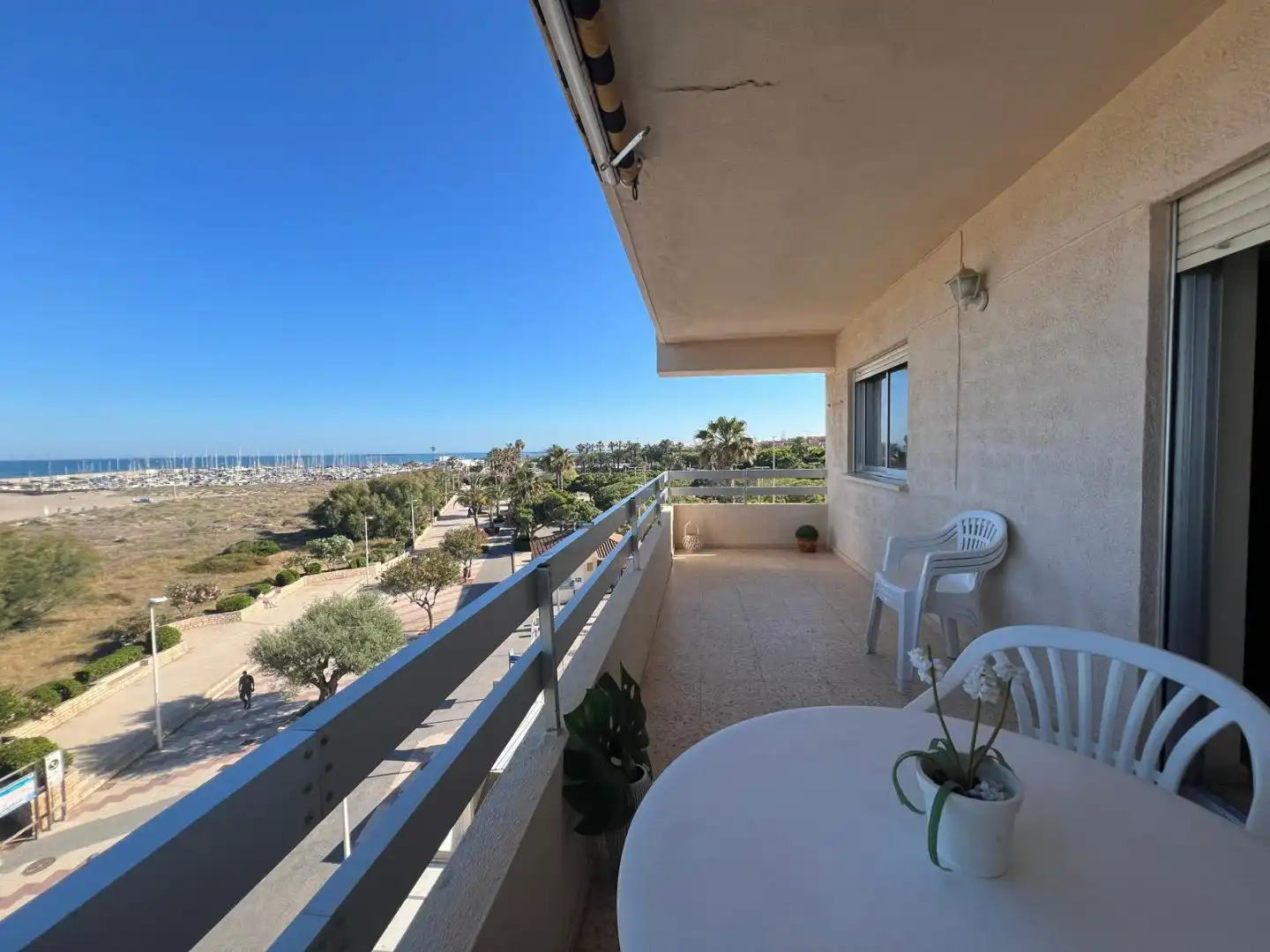 Wohnungen zur Miete in Passeig Maritim 9 D'octubre, 1, Canet d'En Berenguer Terrasse von Wohnungen zur Miete in Canet d'En Berenguer mit Terrasse und Schwimmbad